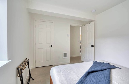 King Casa | New Build 4BR Sleeps 10 Great Location