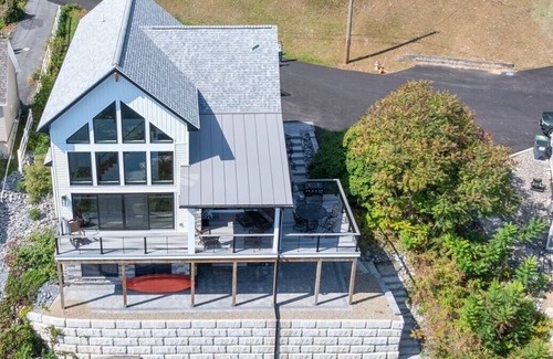 Saratoga Springs Casa | New build 5-bedroom waterfront lake house in Saratoga Springs