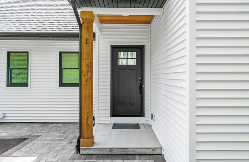 Saratoga Springs Casa | New build 5-bedroom waterfront lake house in Saratoga Springs