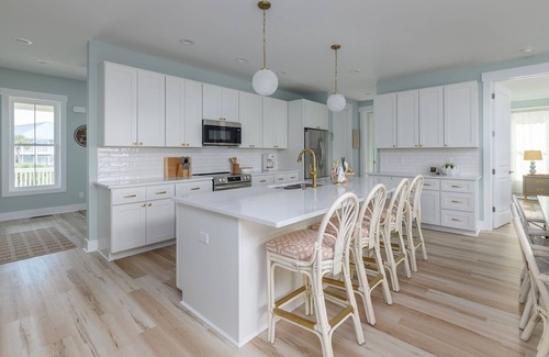 Beachwalk Casa | New Build, Beach Home close to Harbor Island Amenities