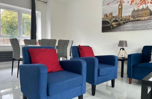 Waltham Cross Casa | New Build-Free Parking-EV charging-3 Bedrooms-3 showers