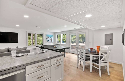 Harwich Port Casa | New Build, Heated Plunge Pool, 1 Mi to Downtown!