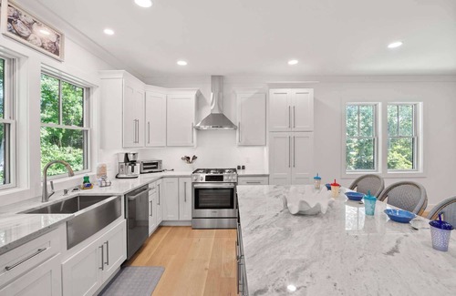 Harwich Port Casa | New Build, Heated Plunge Pool, 1 Mi to Downtown!