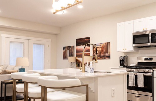 North Charleston Casa | New Build in the Brewery District! Very central location. Full use of the house.