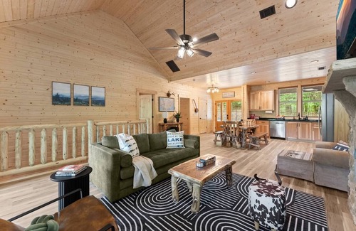 Cleveland Cabina | New Build | Lake Fun | Near Helen