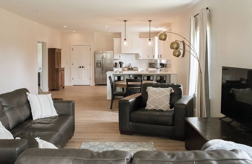 Lowell Casa | New build near Beaver Lake