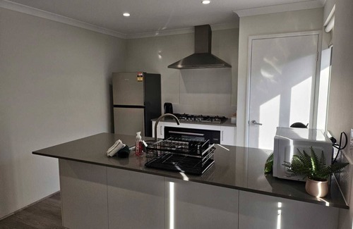 Lakelands Casa | New Build- Quiet and Easy!
