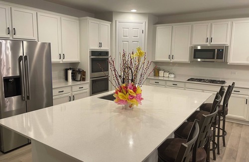 Commerce City Casa | New Build Ranch Home, Basement, 4 BR, Near DIA, Gaylord Rockies, AC and WIFI