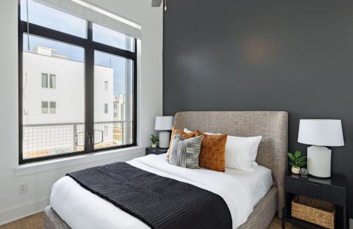 Nashville Casa | New Build Sleeps 12 2 Condos in Scenic Bluffside Minutes to Downtown