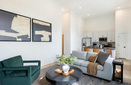 Nashville Casa | New Build Sleeps 12 2 Condos in Scenic Bluffside Minutes to Downtown