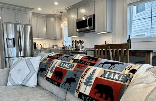 Laconia Casa | New build~Sunset View~Patio~Dock~Bring Your Boat!