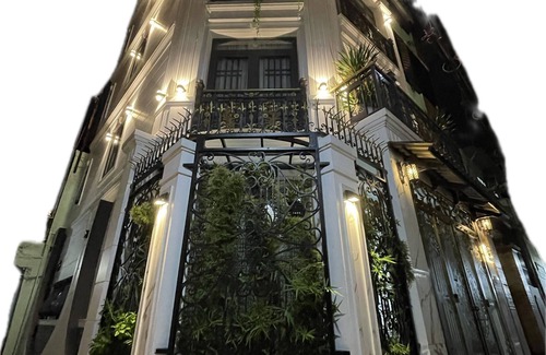 Phu Nhuan Villa | New build villa, modern home with elevator, 2 miles away Tân Sơn Nhất airport.