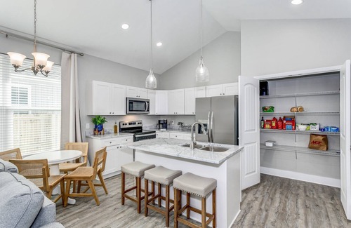 Ono Island Casa | New Build w/4 Beach Cruisers | Pet Friendly w/Fenced Yard & Fire Table |Playground |Minutes to Beach