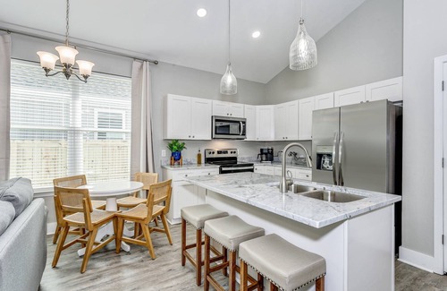 Ono Island Casa | New Build w/4 Beach Cruisers | Pet Friendly w/Fenced Yard & Fire Table |Playground |Minutes to Beach