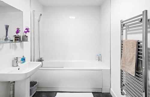 George Green Apartamento | New Building 2 Bed 2 Bath Minutes From Heathrow