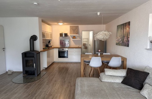Klosterreichenbach Apartamento | Edificio nuevo - apartamento con vistas panorámicas.