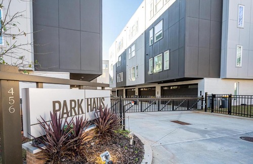 Old Fourth Ward Casa | New building KING BED 3B City View Gated Balcony 456 1K1Q2T