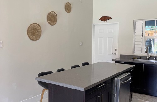 Boscobel Villa | New Built 3BR, 15 min to Ocho Rios, 10 min to Beach, 24HR Gated, Family Friendly
