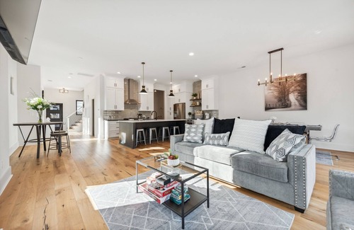 Charlotte Casa | New! Built! Duplex! In Clt! Perfect For Families! 3 Bedroom Duplex by Redawning