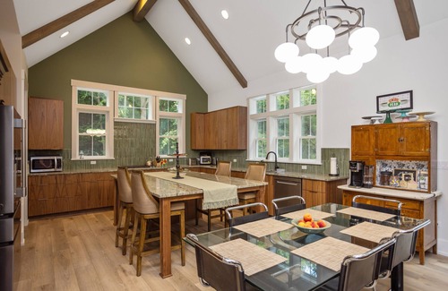 Shorewood-Tower Hills-Harbert Casa | New Built in 2024! 1/3 Mile 2 Beach AND Family Fun