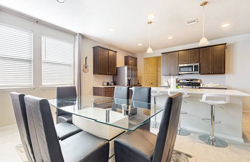Travis County Casa | New Built Modern & Stylish Retreat Near Downtown