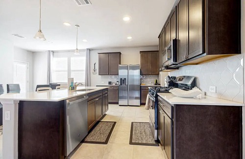 Travis County Casa | New Built Modern & Stylish Retreat Near Downtown