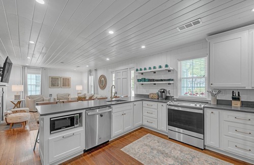 Covington Casa | NEW! Bungalow off Floyd St in the heart of Covington