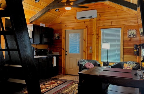 Peculiar Cabina | New Cabin for an Adventure