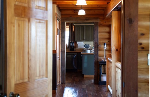 Chillicothe Cabina | NEW CABIN! Hot Tub, Gazebo, Wraparound Deck, Sleeps 14. Drive to Hocking!