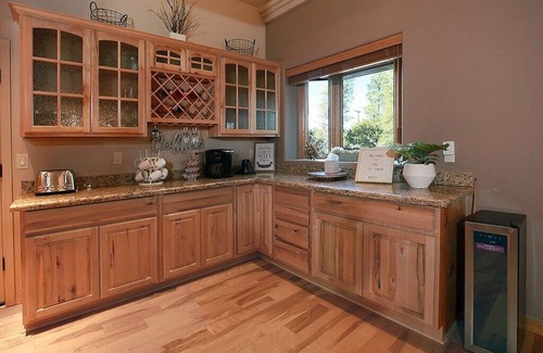 Sierra Pines Casa | NEW! Cabin in the pines w/kids game room , fire pit and BBQ!