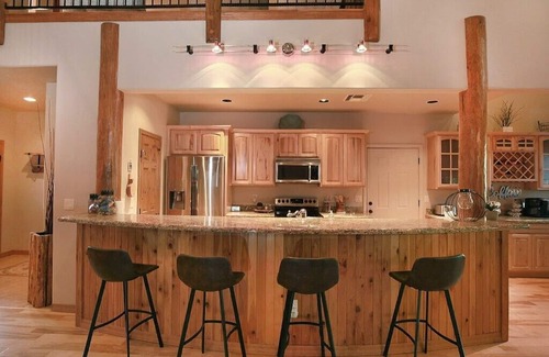 Sierra Pines Casa | NEW! Cabin in the pines w/kids game room , fire pit and BBQ!