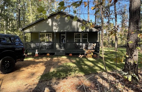 Counce Cabina | New Cabin in woods at pickwick. 3 BR 2 bath, near Stateline ramp & state park