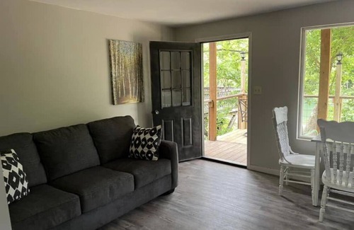 Eminence Cabina | New cabin located on the jacks fork river front.