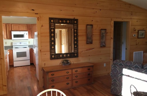 Spruce Pine Cabina | ¡Nuevo listado! en 12 acres con jacuzzi ¡Justo al lado de Blue Ridge Pkwy! Dicha pastoral