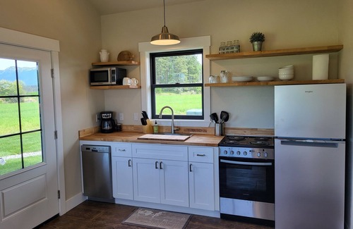 Bigfork Cabina | New cabin retreat with Mission Mountain Views!