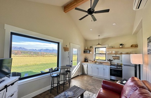 Bigfork Cabina | New cabin retreat with Mission Mountain Views!