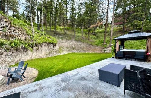 Somers Apartamento | New Cabin w Private Hot Tub and Fire Pit