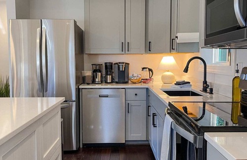 Burnsville Cabina | New Cabin with Big Views, Fire Table, 2 Primaries