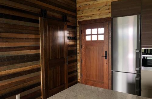 Somers Chalet De Esquí | New Cabin with Spectacular Views of Flathead Lake.