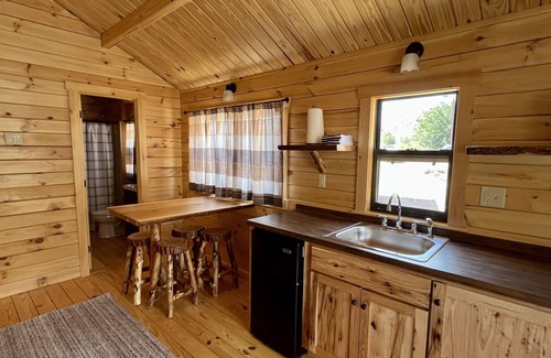 Zion National Park South Entrance Cabina | New Cabins in Springdale, Utah. 1/2 mile to the entrance of Zion National Park!