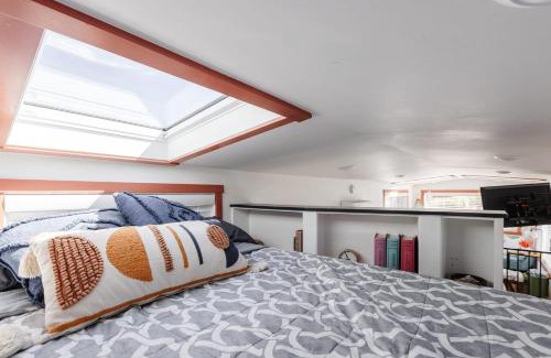 Apple Valley Casa | New calm & relaxing Tiny House w deck near ZION