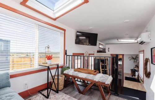Apple Valley Casa | New calm & relaxing Tiny House w deck near ZION
