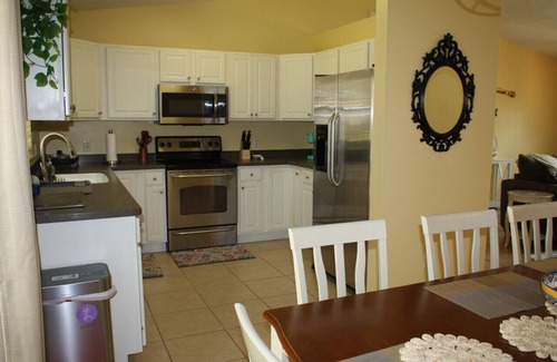 Crystal River Casa | NEW!Calming & Peaceful Retreat for R&R*Huge backyard* Minutes to Activities