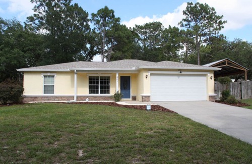 Crystal River Casa | NEW!Calming & Peaceful Retreat for R&R*Huge backyard* Minutes to Activities