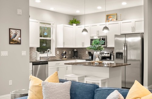 Safety Harbor Apartamento | NEW Canopy Cabana Luxury Downtown Apt