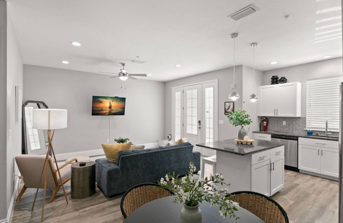 Safety Harbor Apartamento | NEW Canopy Cabana Luxury Downtown Apt
