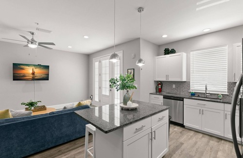 Safety Harbor Apartamento | NEW Canopy Cabana Luxury Downtown Apt