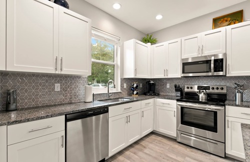 Safety Harbor Apartamento | NEW Canopy Cabana Luxury Downtown Apt
