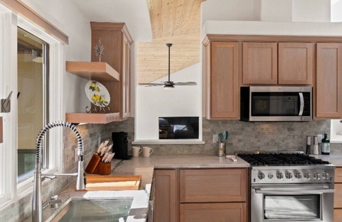 Carmel Valley Casa | New, Carmel Valley Views, Open Floor Plan, Swimng Pool, Close to Village.