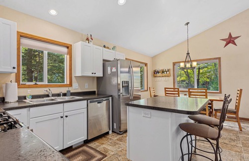 Rhinelander Cabaña | Cabaña moderna en el lago privado - ¡Relajación de Northwoods!